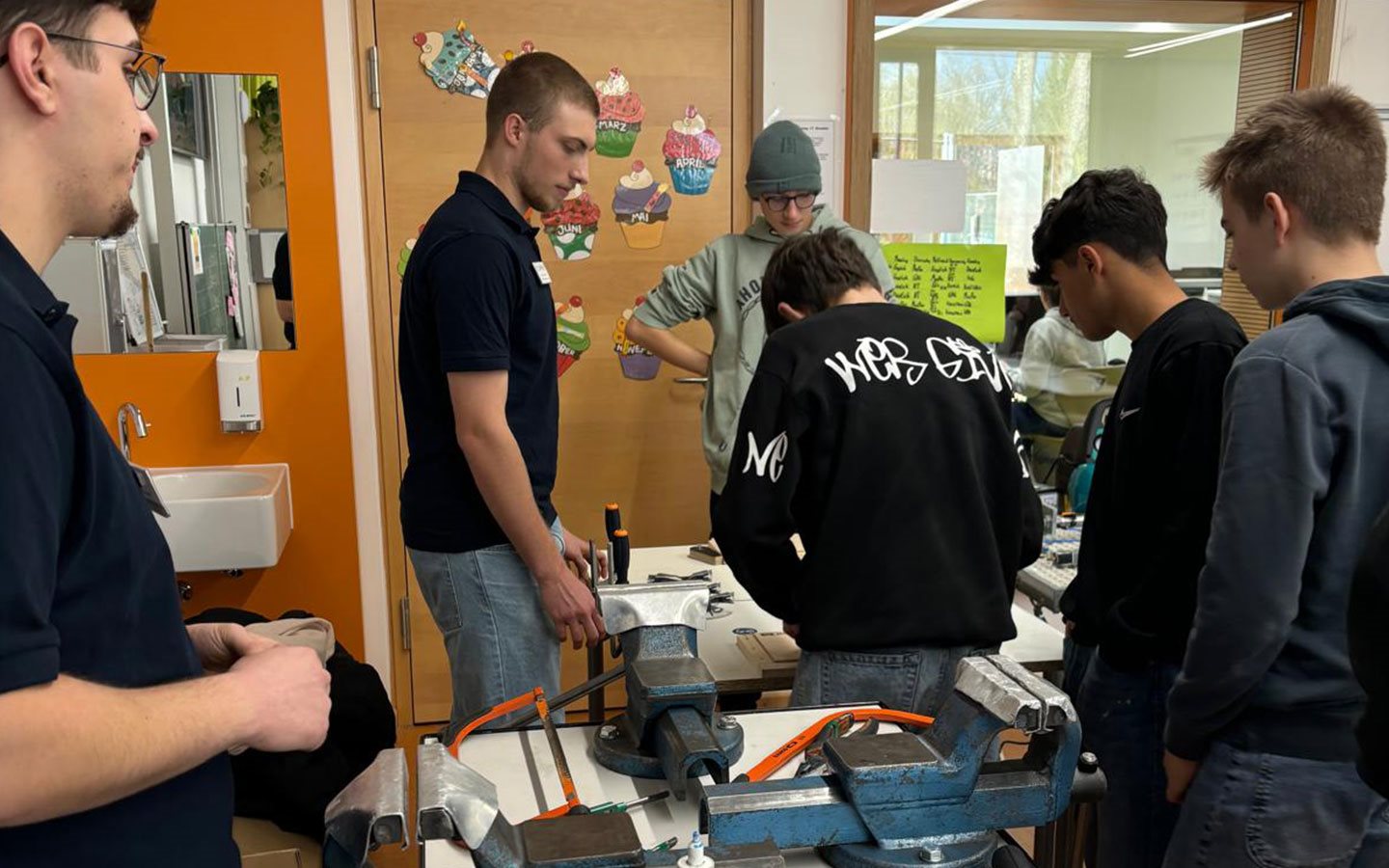 Besuch_Mittelschule_2024_1440x900_01