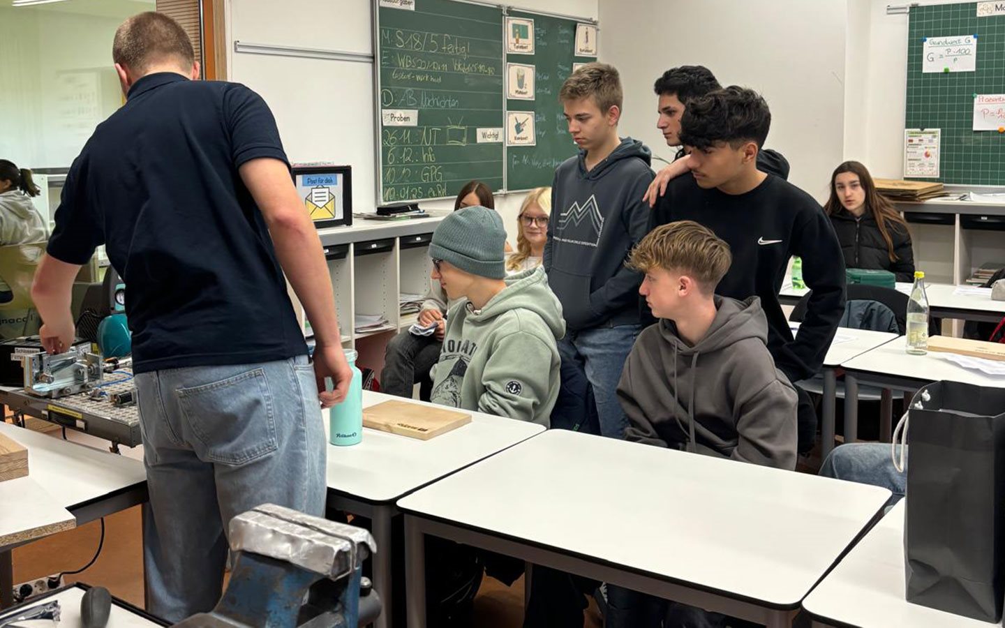 Besuch_Mittelschule_2024_1440x900_03