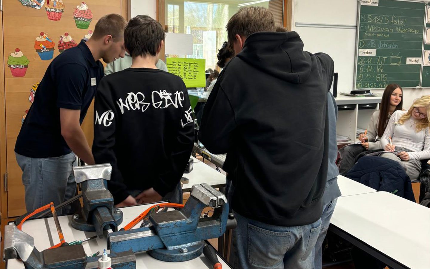 Besuch_Mittelschule_2024_1440x900_02